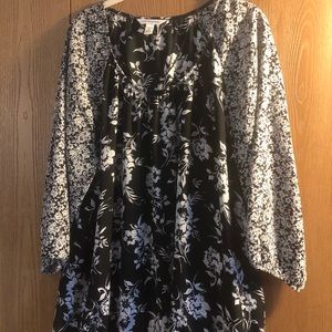 Black / White blouse